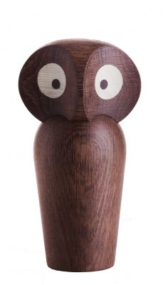 Nahaufnahme der Architectmade Holzfigur Eule, handgefertigte Dekoration aus dunklem Holz.